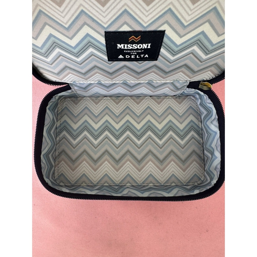 Missoni x Delta Airlines Exclusive Travel Case – Zippered Pouch, Chevron Pattern - Picture 3 of 4